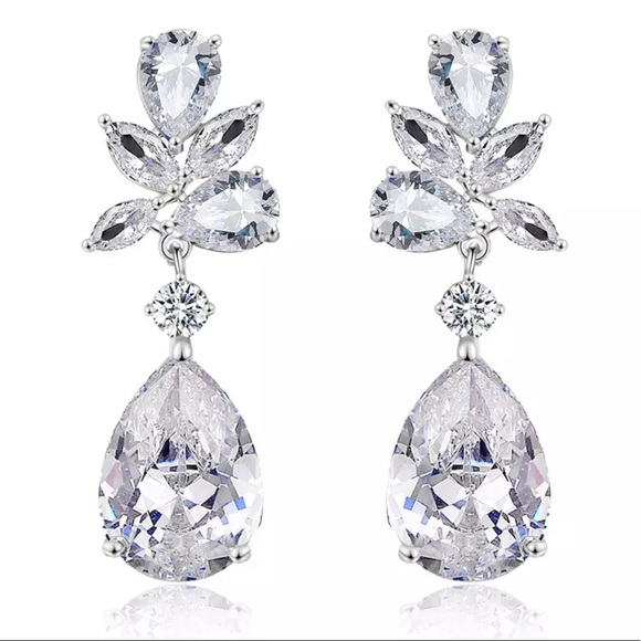 Teardrop Shaped Drop Earrings Simulated Diamonds White Gold Plated - Picture 1 of 5